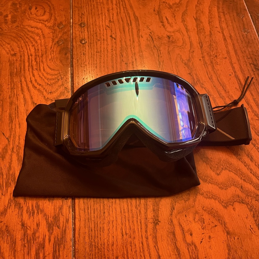 Ski goggles